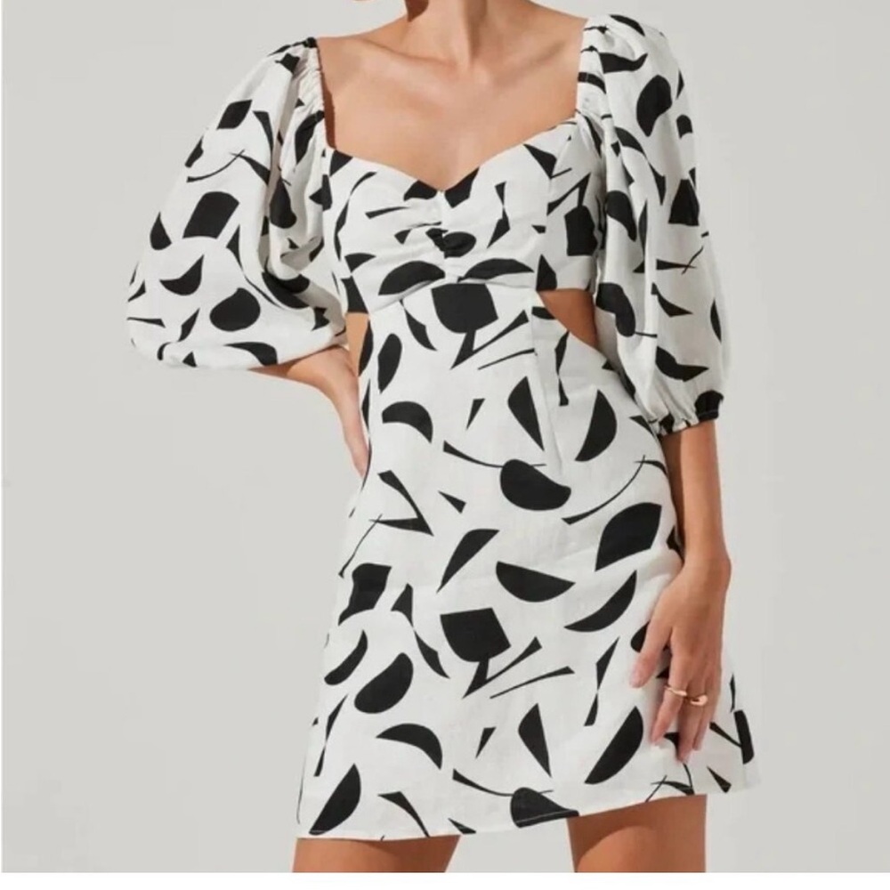 ASTR Stylish Black and White Patterned Dress